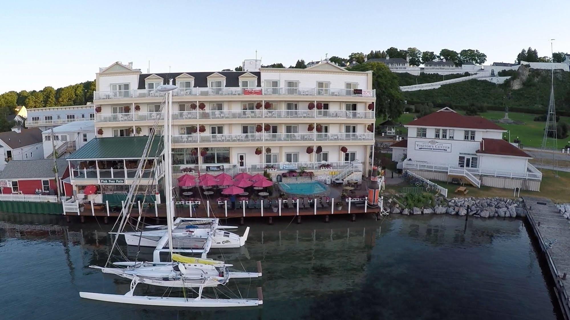 מקינק איילנד Chippewa Hotel Waterfront מראה חיצוני תמונה
